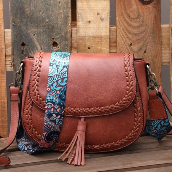 Boho vegan leather floral strap crossbody bag - Picture 2 of 9